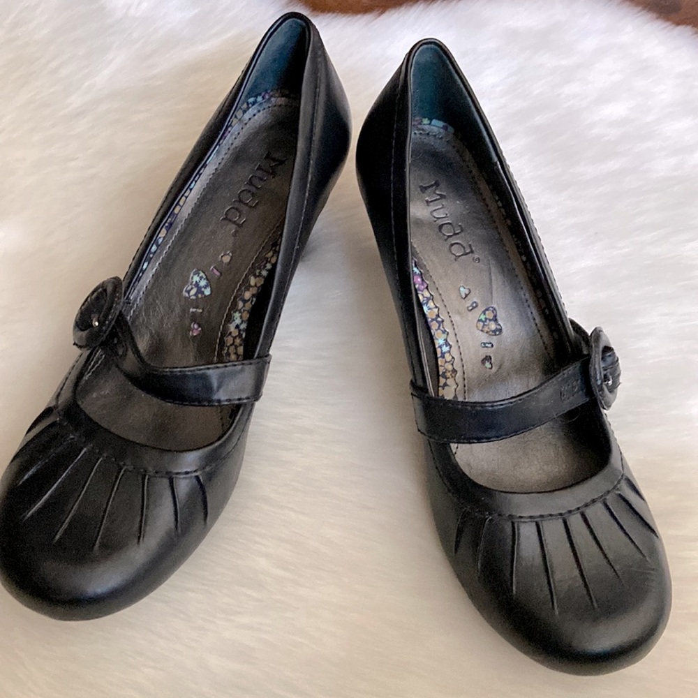 Cute little black shoes size 8